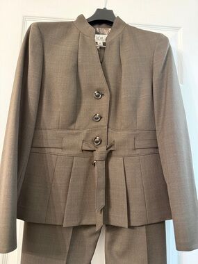 Le Suit Petite Two-Piece Pant Suit with Belt in Brown 8P